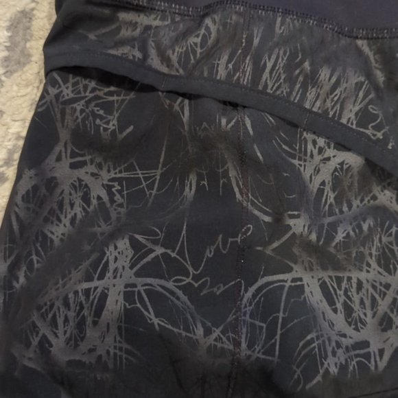 Rare Lululemon speed up short black with bird nest scribble - Picture 8 of 8